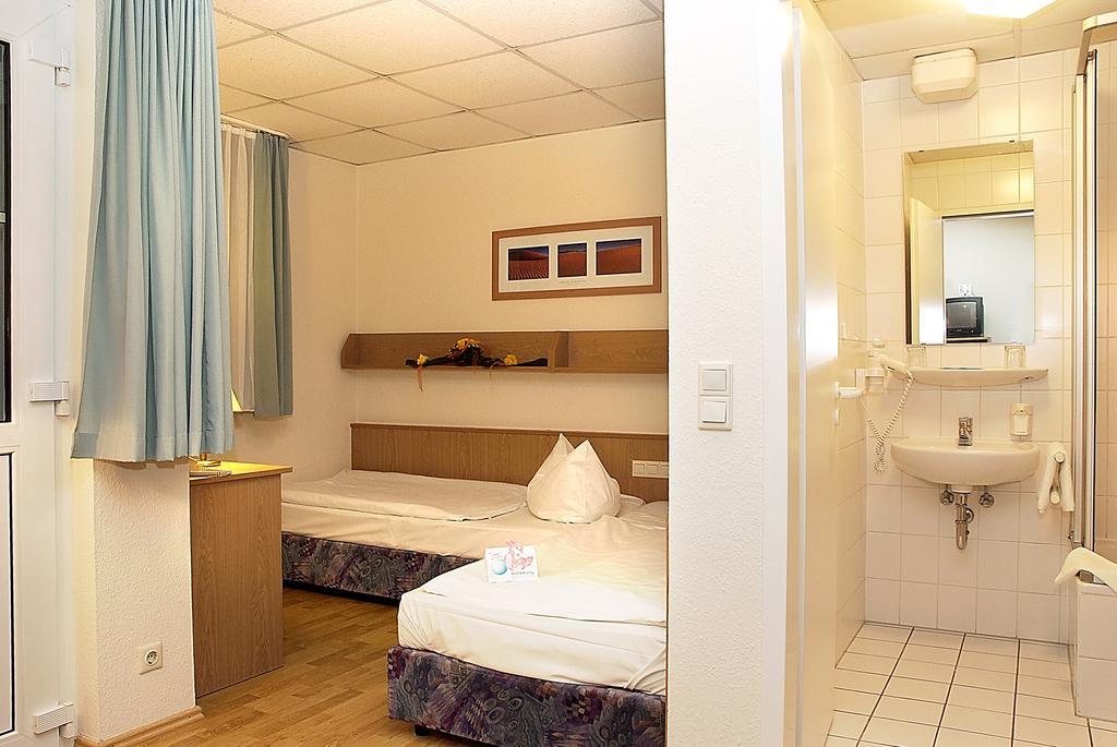 Jembo Park Hotel Jena Room photo